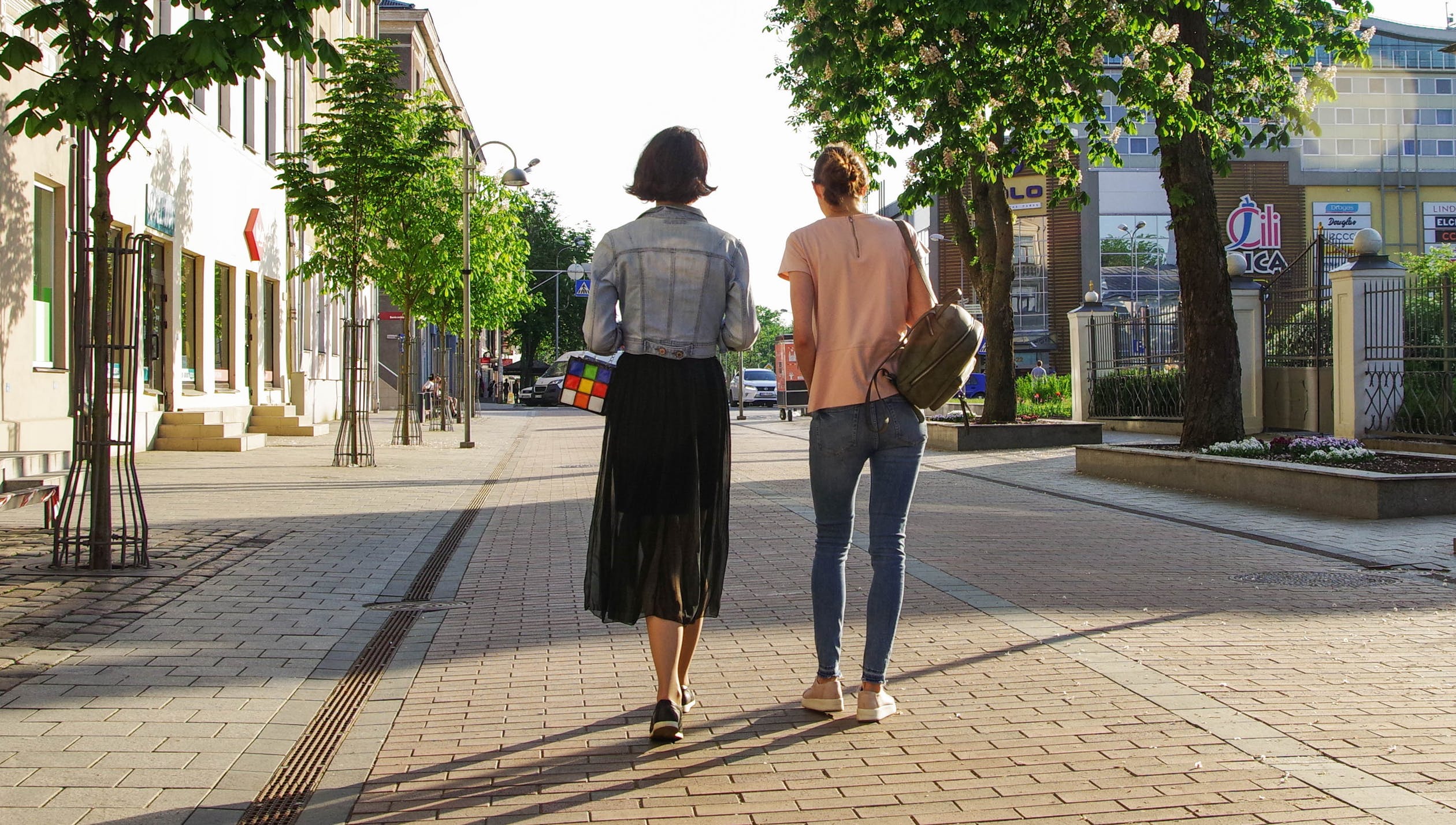 pareja caminando