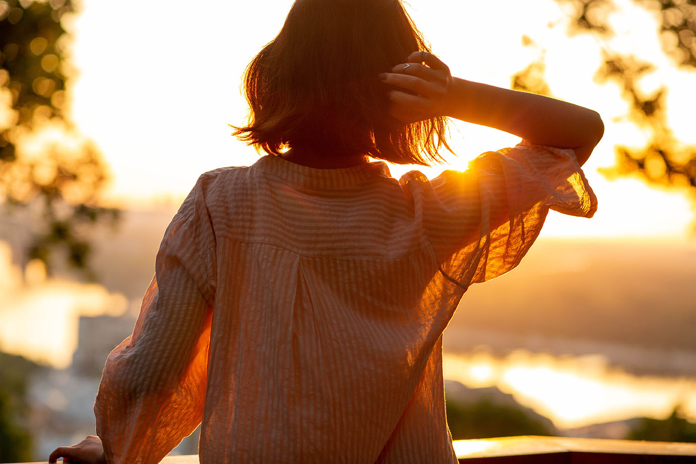 Combatir la astenia. Mujer amanecer